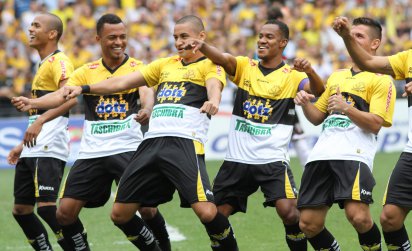 Criciúma 1 x 0 São Paulo – Falta um ponto, após gol impedido e pênalti inexistente