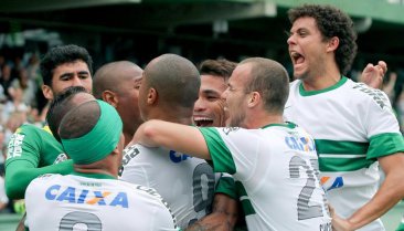 Coritiba 2 x 1 Botafogo – Coxa sai da zona e Fogão fica longe da Libertadores