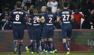 FRANCÊS: Thiago Silva marca, PSG goleia Lyon e volta a disparar