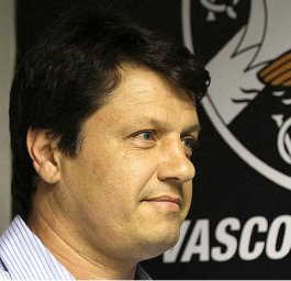 ‘Vasco ainda tem uma semana de vida’, lembra Adilson