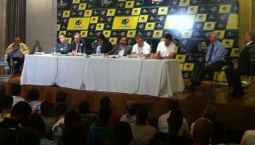 Ex-presidente do Vasco critica o Bom Senso F.C. e discute com Paulo André