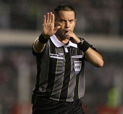 Sul-Americana: Árbitros polêmicos apitarão finais entre Ponte e Lanús