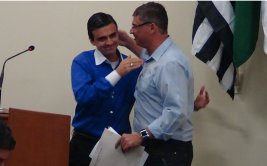 Jornalista da Rádio Central e do FI recebe homenagem de vereador em Araras