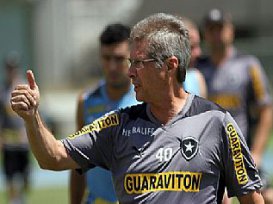 Só falta assinar! Santos encaminha acerto com técnico de rival do Brasileirão