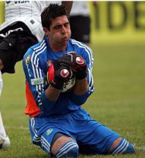 Após perder espaço, goleiro espera ficar no Palmeiras