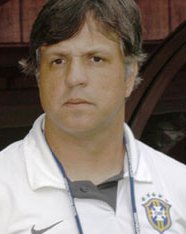 Ex-técnico do Flamengo poderá acertar com o Paraná para 2014