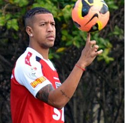 São Paulo não vai ajudar ninguém, avisa zagueiro