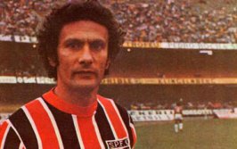 Com a bandeira do São Paulo e do Uruguai, ídolo é enterrado nesta terça