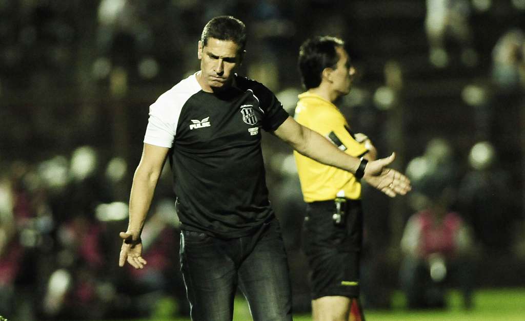 Jorginho avisa que Ponte Preta vai “jogar como time pequeno”