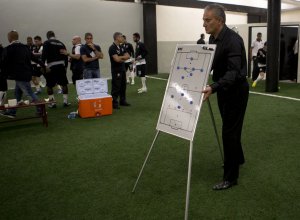Tite admite ‘orgulho e susto’ por ser ídolo do Corinthians