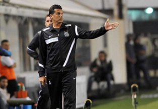 Coritiba estuda contratação de técnico de rival do Brasileirão