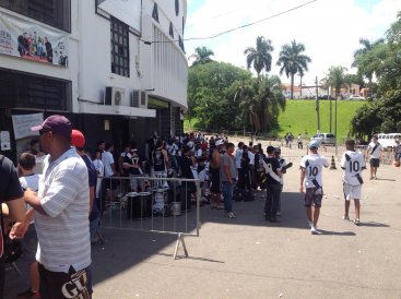 Pontepretanos começam a chegar ao Estádio Moisés Lucarelli