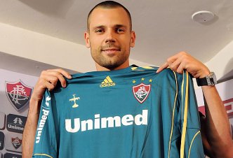 Goleiro treina e pode reforçar o Fluminense contra o Bahia