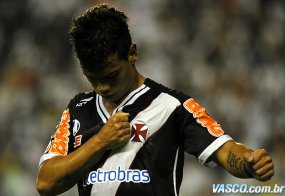 Após gol decisivo, Bernardo treina como titular no Vasco