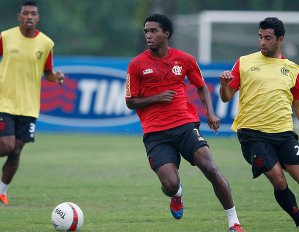 Volante pede que Flamengo encerre ano com vitória