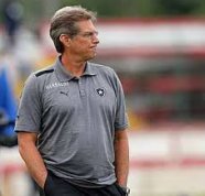 Santos pode anunciar técnico do Botafogo nesta quinta-feira
