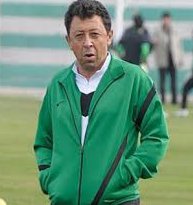 No exterior, técnico brasileiro se prepara para atingir 500 vitórias na carreira