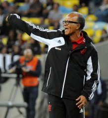 Após título, Flamengo renova contrato do técnico