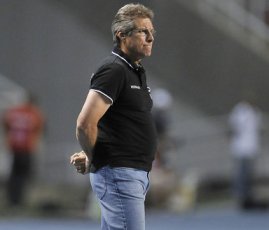 Técnico recebe proposta milionária e pode desistir do Santos