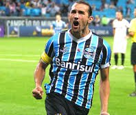 Atacante do Grêmio confessa atraso do pagamento ao elenco