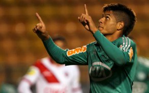 Palmeiras oficializa interesse na renovação de atacante do Grêmio