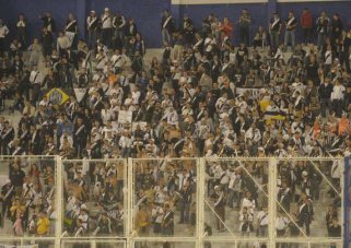 Pontepretanos fazem fila no Majestoso por ingresso para final