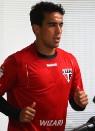 Flamengo tenta contratação de meia do São Paulo