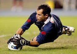 Vascaíno na infância, goleiro do Bahia promete time ofensivo contra o Fluminense