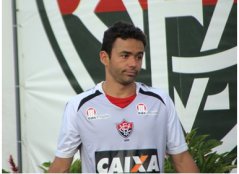 Vitória está perto de renovar com lateral-esquerdo