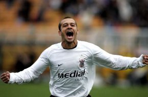 Nike lança camisa em homenagem a capitão do Corinthians