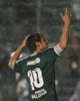 Treinador de time espanhol confirma interesse em Valdívia