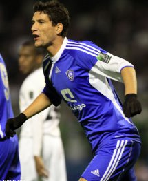 No apagar das luzes, ex-Flu marca e deixa Al Hilal vivo na briga pelo título árabe