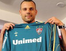 Mesmo com dor, Diego Cavalieri garante presença no Flu