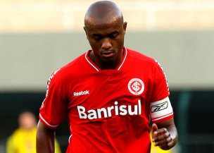 Com fim do contrato, lateral anuncia despedida do Inter