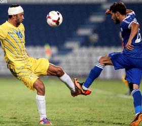 Ex-Palmeiras leva ponto na cabeça em jogo no Qatar