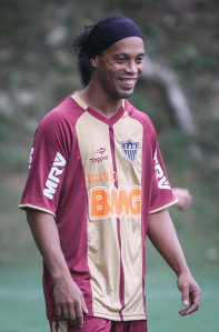 Treinador exalta boa volta de Ronaldinho ao Atlético-MG
