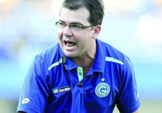 Após ‘pipocada’, técnico fala em tom de despedida do Goiás