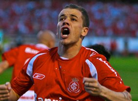 Meia do Inter ironiza Grêmio, Vasco e Flu: “Time grande não cai”