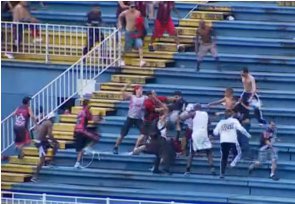 Pai de torcedor internado condena violência no futebol