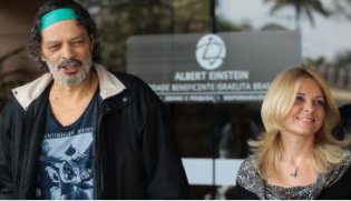 Viúva de Sócrates lança livro emocionante nesta 3ª Feira 2 0002048137944 img