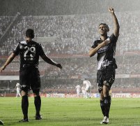 Ponte fecha treino e embarca com destino à Argentina