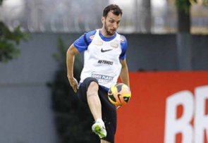 A pedido de Muricy, São Paulo tenta acerto com zagueiro do Santos