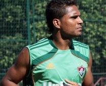 Palmeiras pode contratar zagueiro rebaixado pelo Fluminense