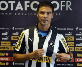 Zagueiro renova contrato com o Botafogo por mais um ano