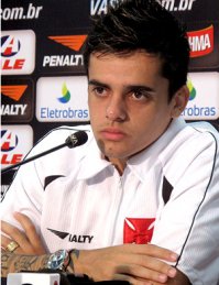 Flamengo tenta acerto com lateral do Vasco ou do Atlético-PR