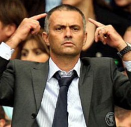 Liga dos Campeões: Mourinho avisa que dará nova chance a Ashley Cole