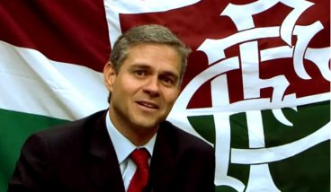 Flu troca diretor e mantém indefinição sobre técnico