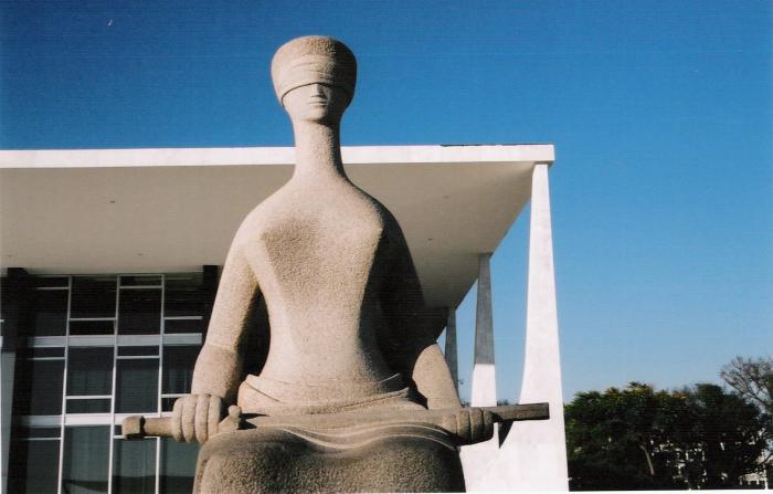 Ministro da Justiça pede ‘política firme’ de segurança nos estádios