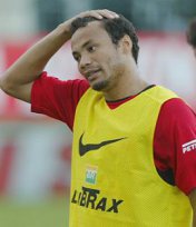 Carioca: Boavista contrata volante com passagem pela Seleção Brasileira