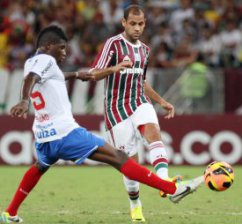 Corinthians estuda contratação de lateral rebaixado com o Fluminense